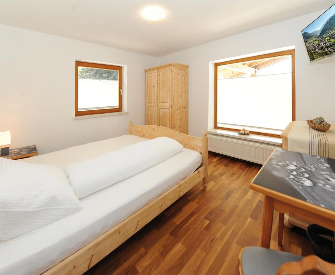 Chalet Gloria - Doppel- Und Mehrbettzimmer Bruck an der Grossglocknerstrasse Luaran gambar